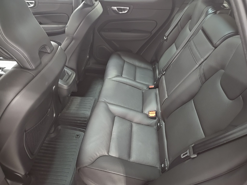 2021 Volvo XC60 T5 Momentum photo 20