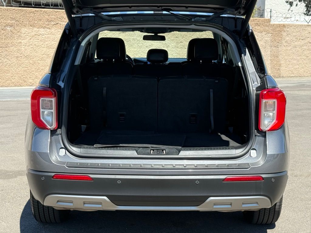 2023 Ford Explorer XLT photo 18