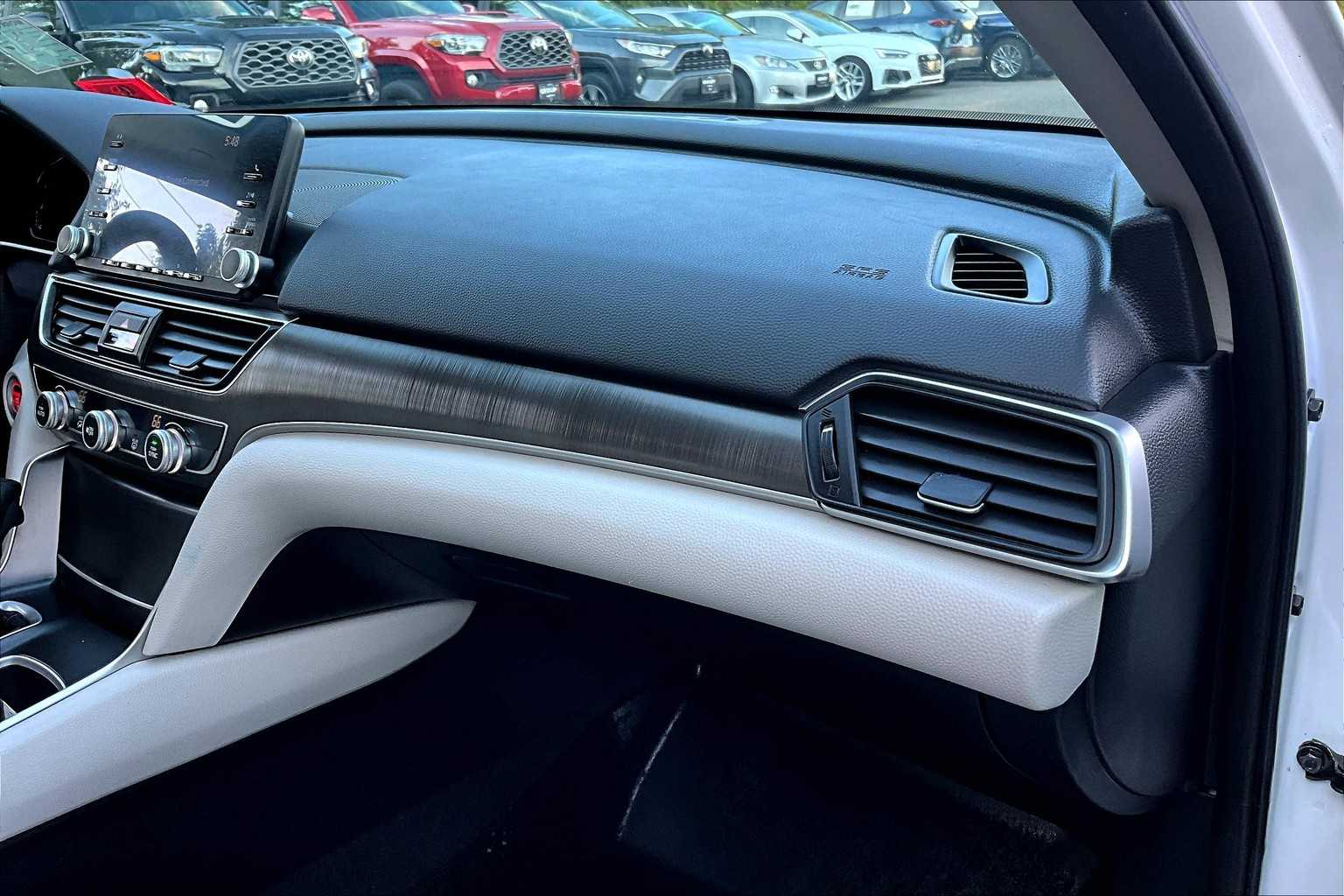 2019 Honda Accord LX 1.5T photo 16