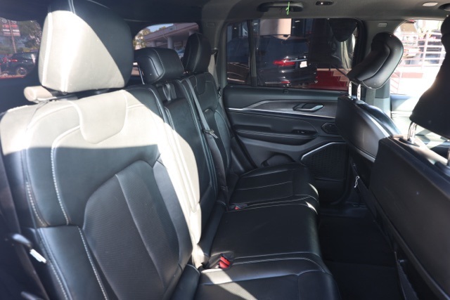 2022 Jeep Grand Cherokee Overland photo 17