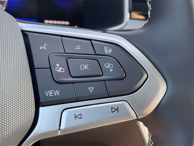2025 Volkswagen Taos SE photo 18