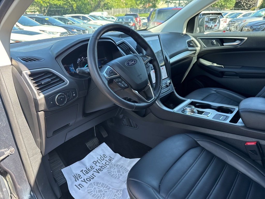 2022 Ford Edge SEL photo 19