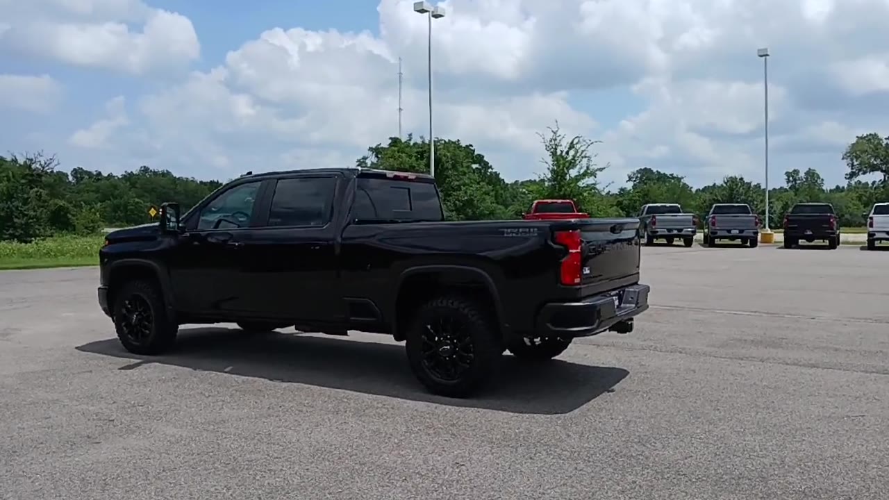 2025 Chevrolet Silverado 2500HD LT photo 5