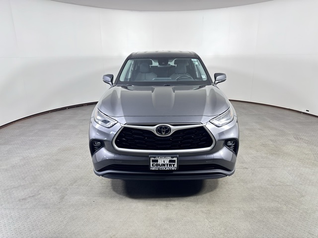 2022 Toyota Highlander LE photo 8