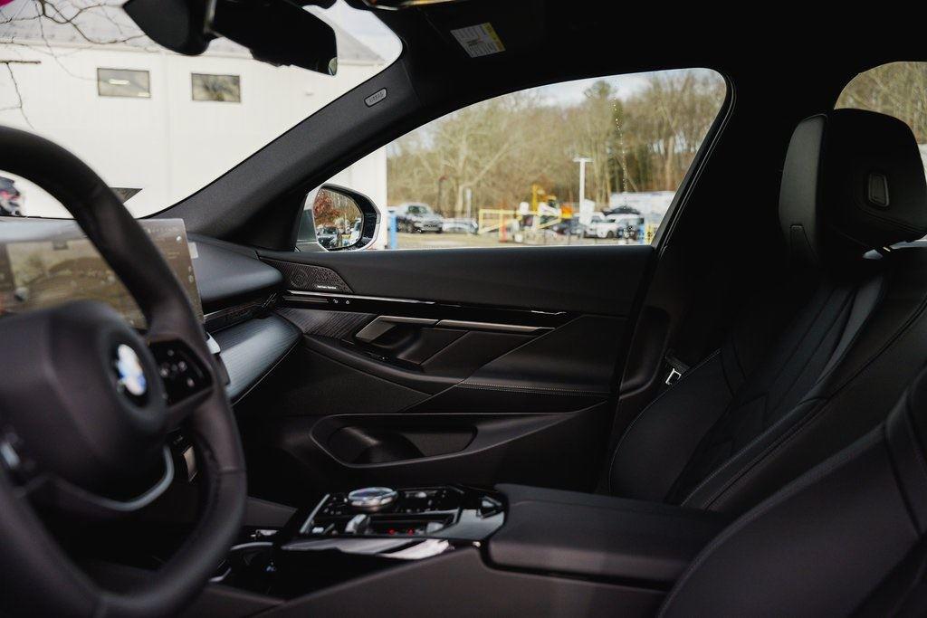 New 2025 Oxide Grey Metallic BMW 530i xDrive image 11