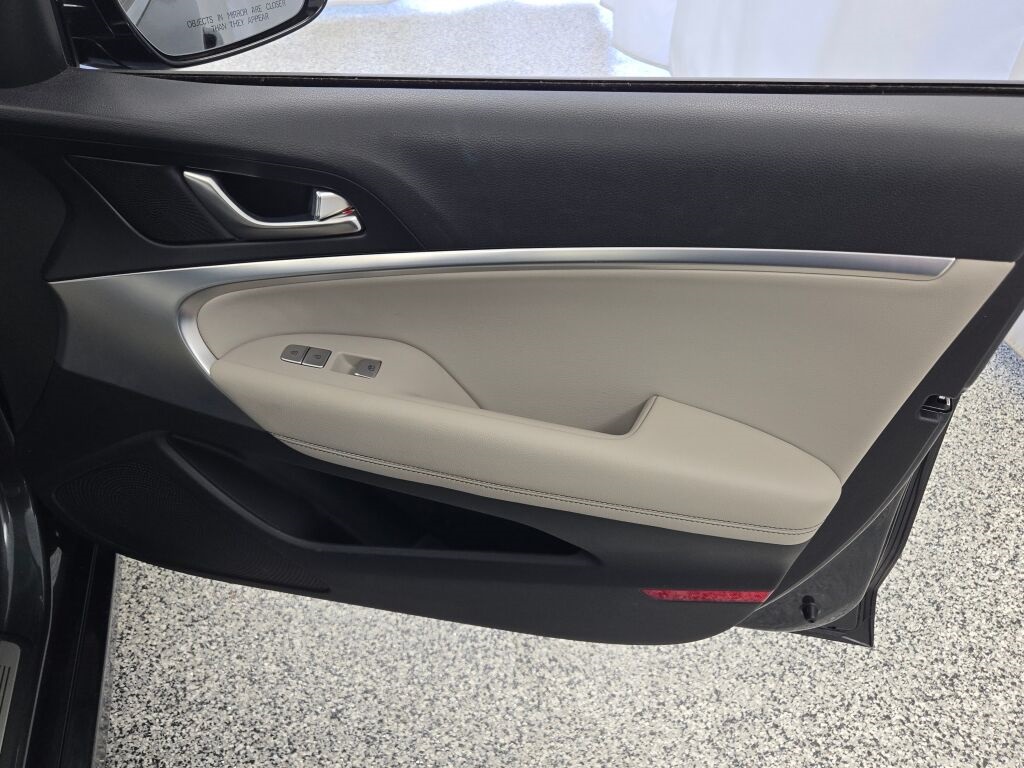 2022 Genesis G70 2.0T photo 5