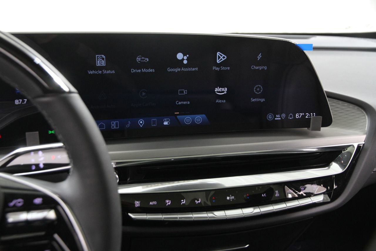 2025 Cadillac Lyriq Luxury photo 9