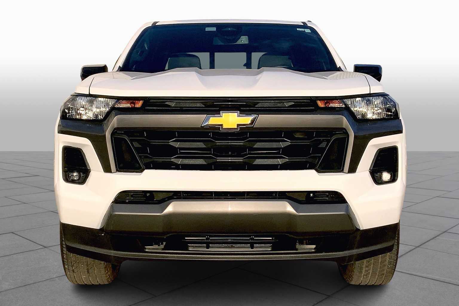 2023 Chevrolet Colorado LT photo 3