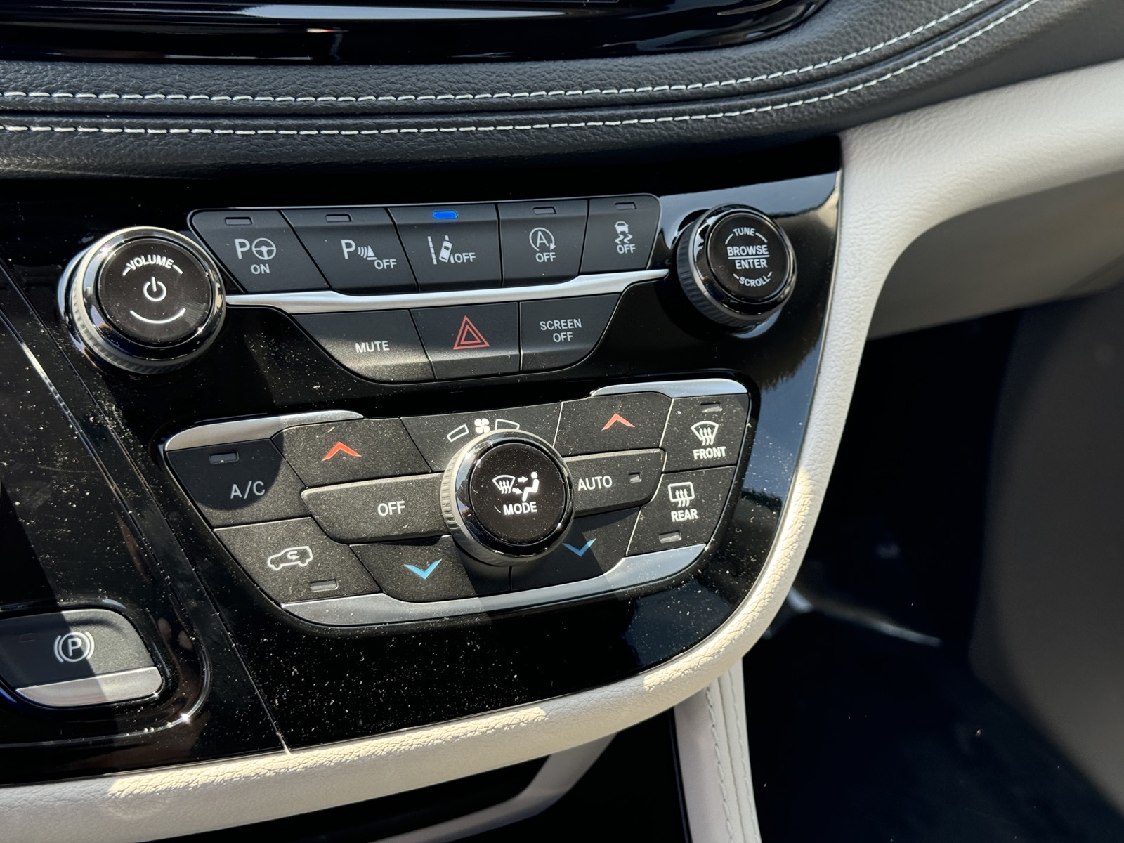 2024 Chrysler Pacifica Limited photo 18