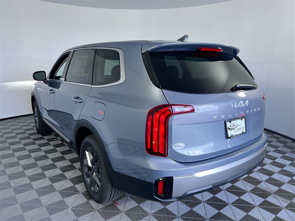 2025 Kia Telluride LX photo 4