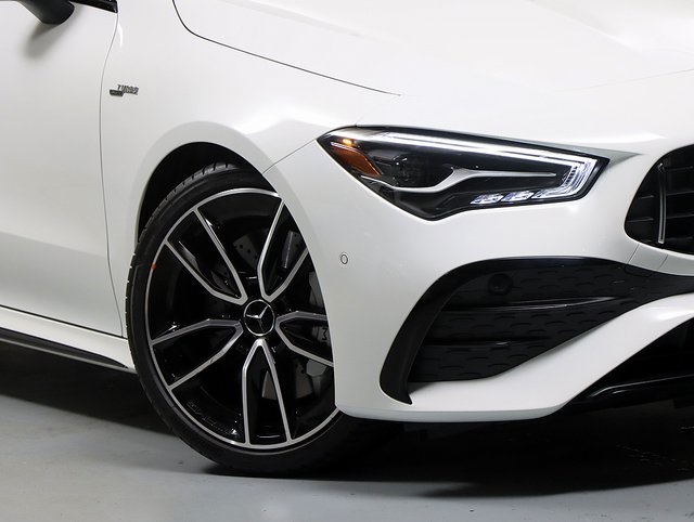 2025 Mercedes Benz CLA 35 AMG 4MATIC photo 3