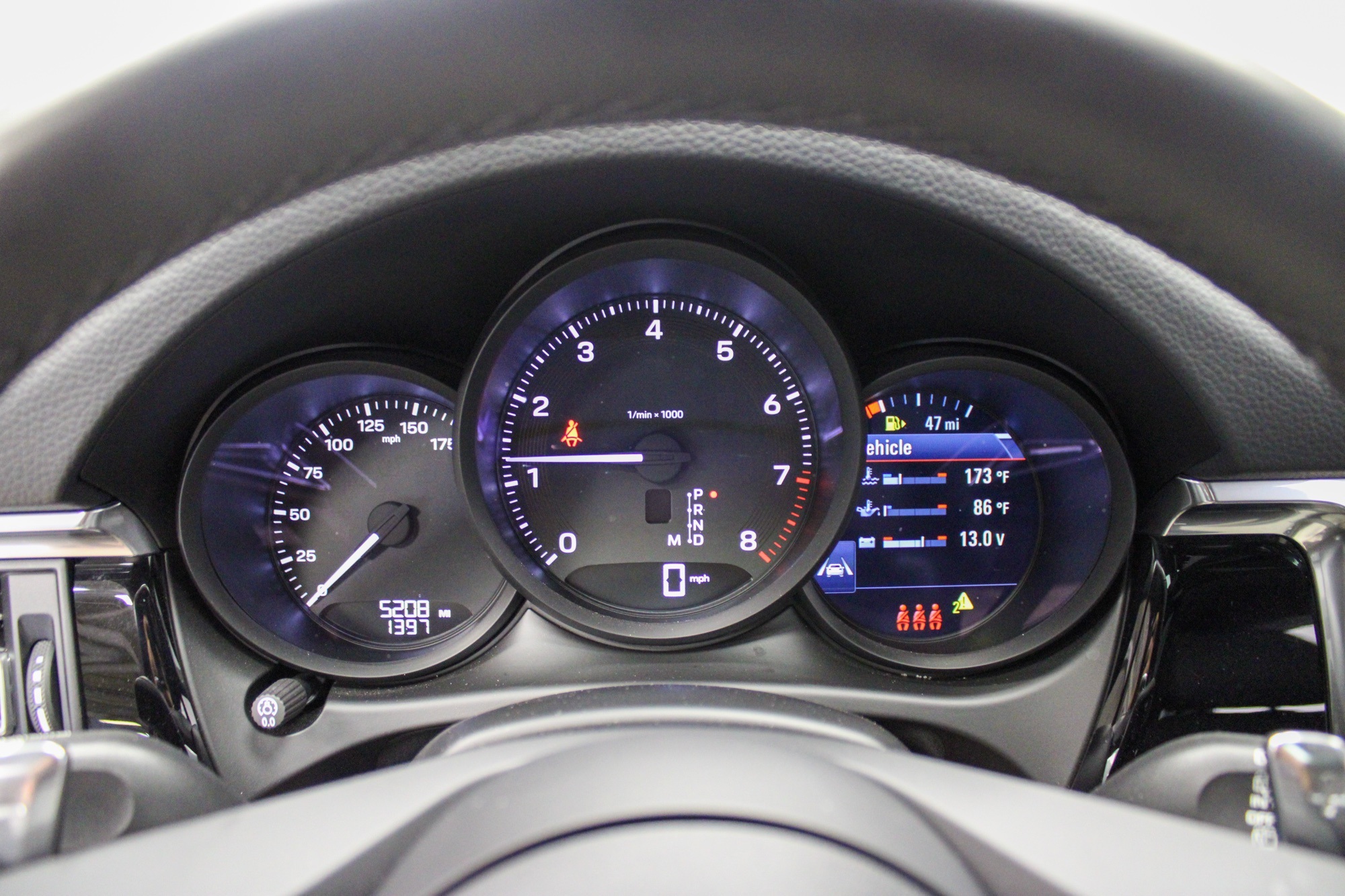 2025 Porsche Macan Base photo 18