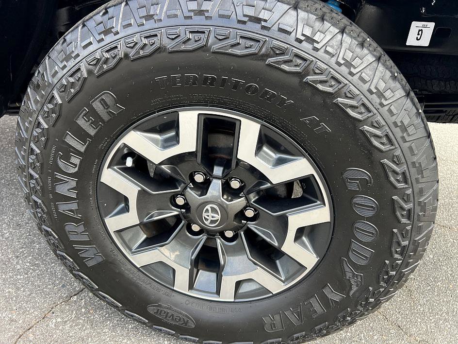 2023 Toyota Tacoma TRD Off-Road photo 10