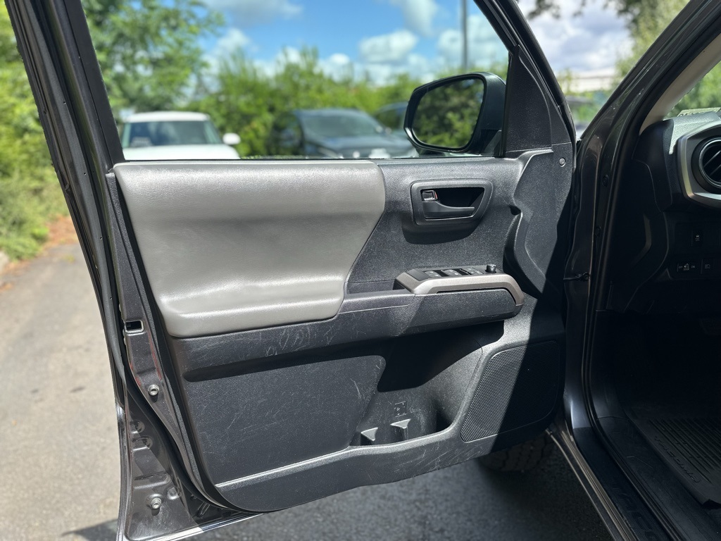 2023 Toyota Tacoma SR5 photo 10