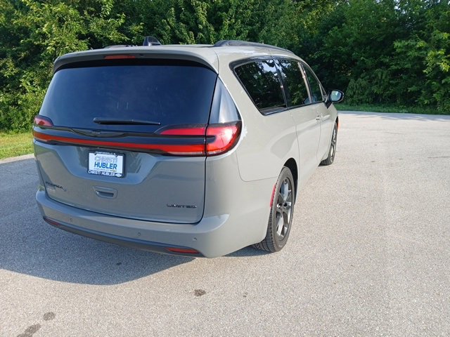 2025 Chrysler Pacifica Limited photo 5