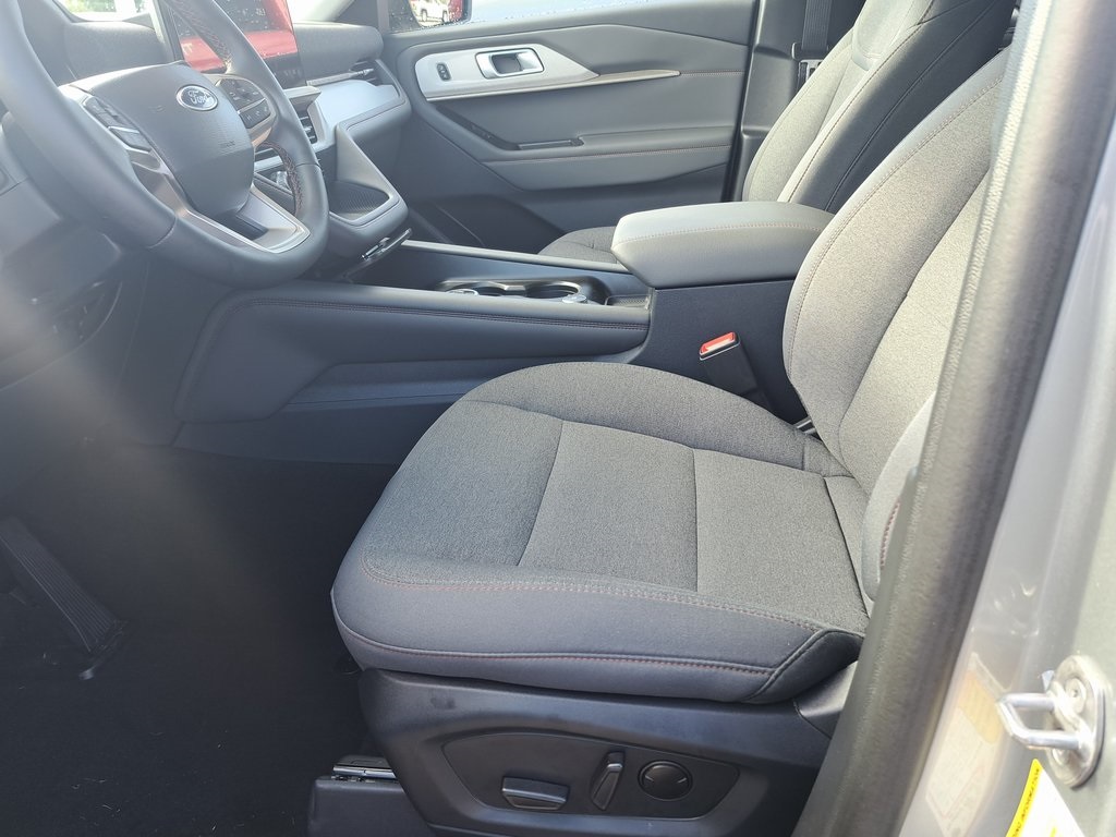 2025 Ford Explorer photo 23