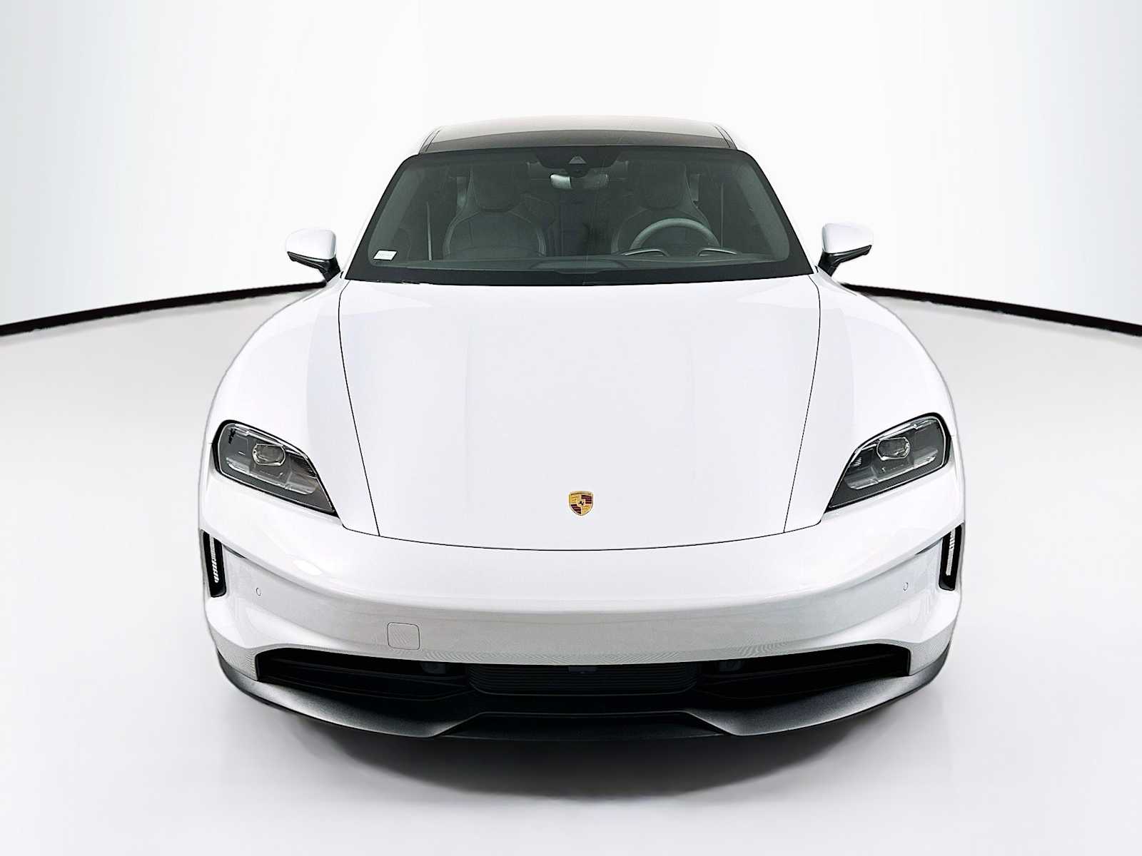 2025 Porsche Taycan photo 6