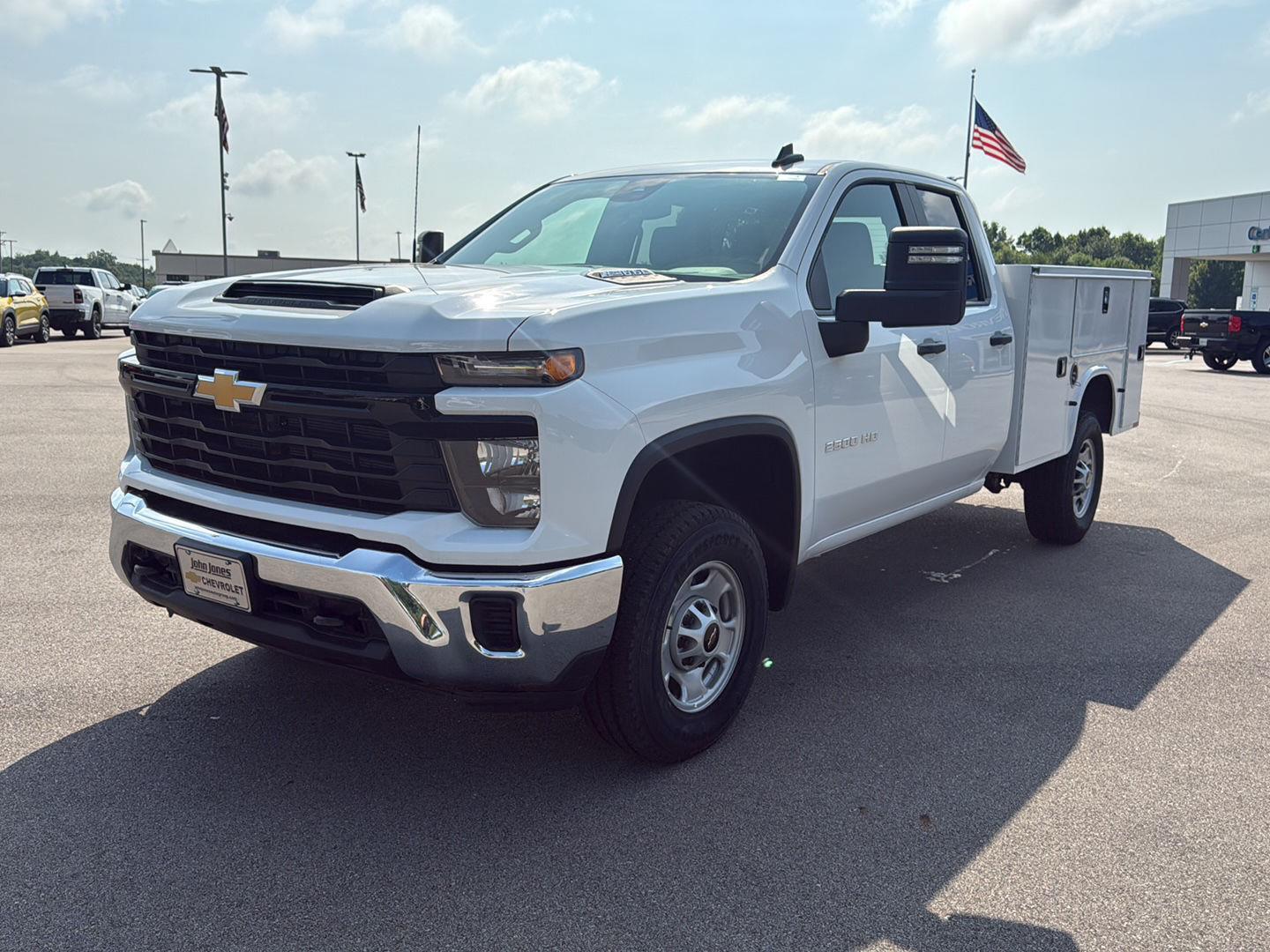 2025 Chevrolet Silverado 2500HD photo 2