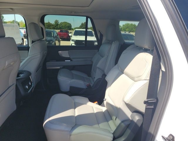 2025 Ford Expedition MAX photo 14