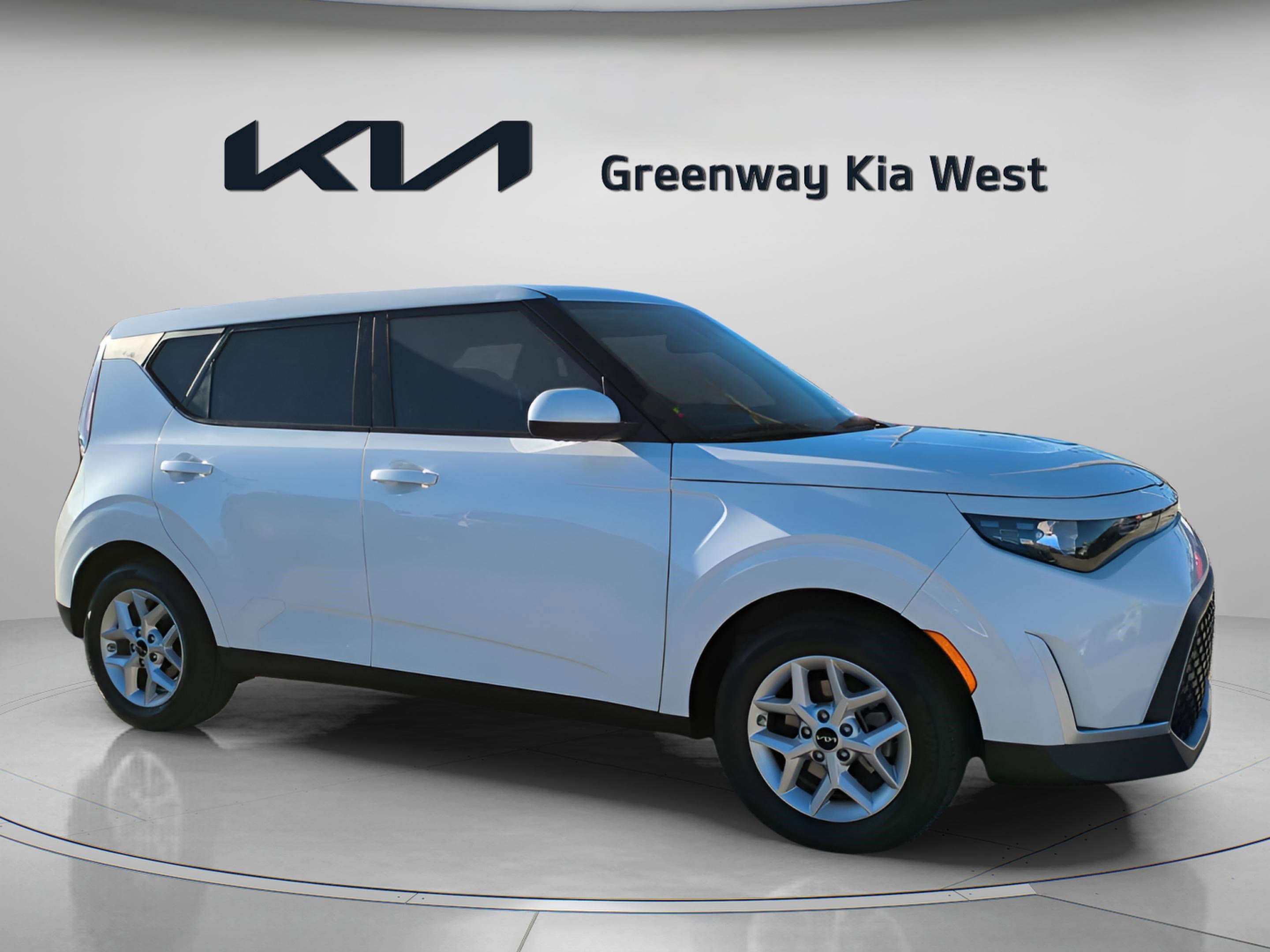 2024 Kia Soul LX's photo