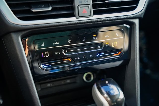 2025 Volkswagen Taos SE photo 10