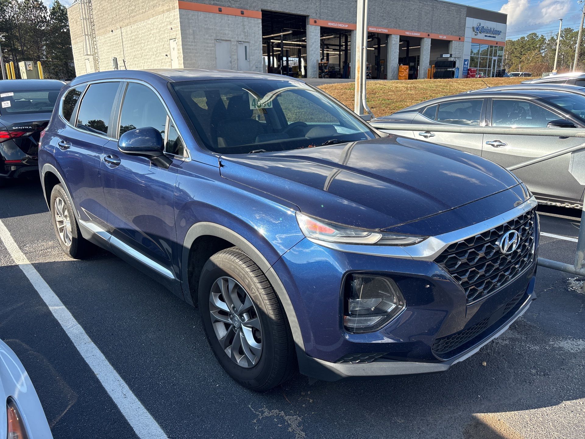 2019 Hyundai Santa Fe SE photo 2