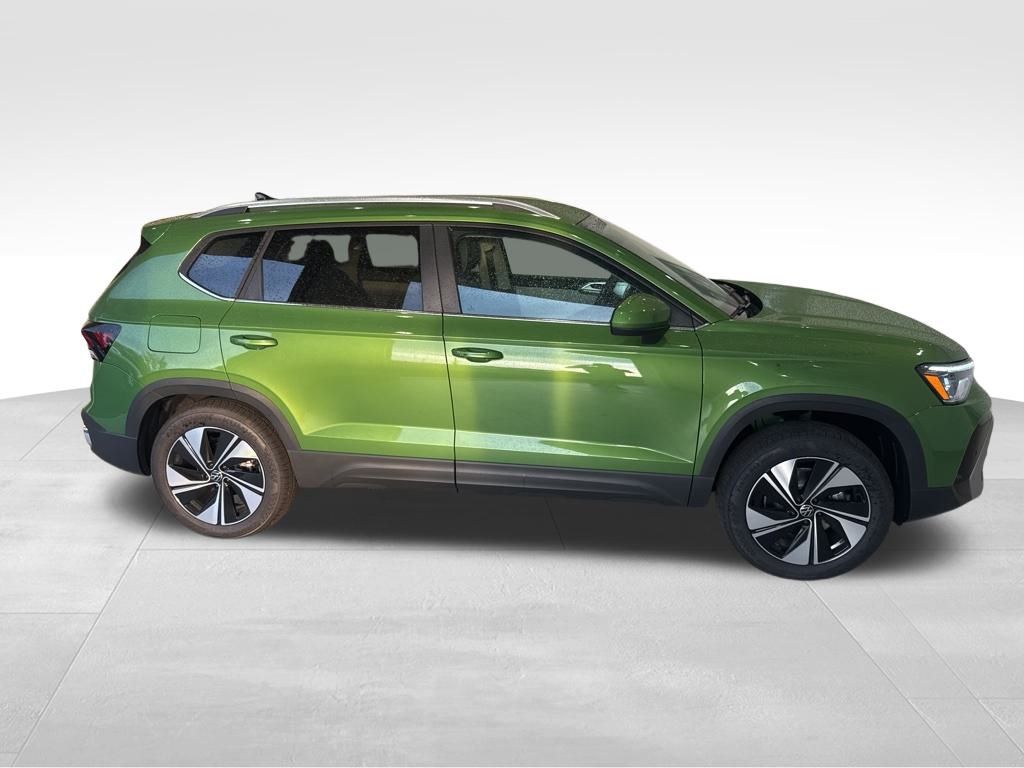 2025 Volkswagen Taos SE photo 6