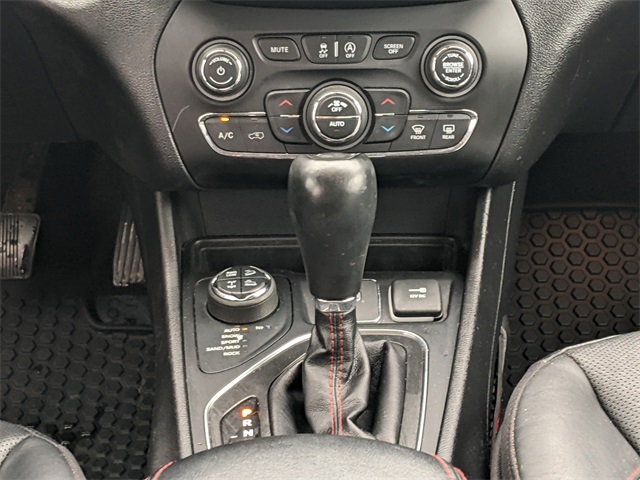 2020 Jeep Cherokee Trailhawk photo 16