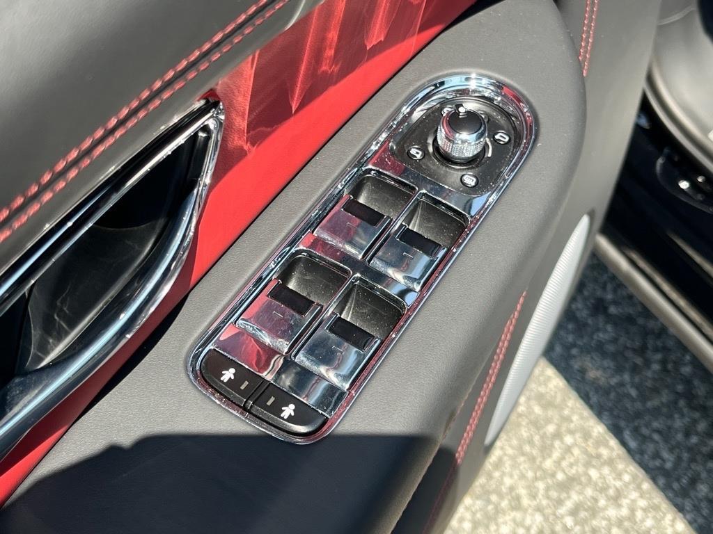 2024 Bentley Bentayga V8 photo 19