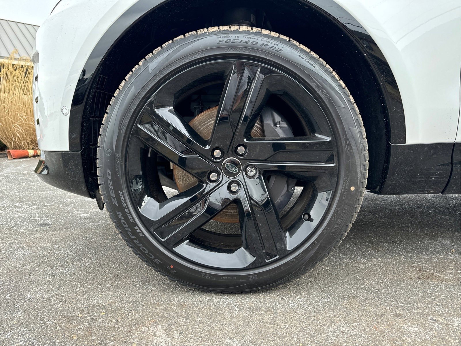 New 2025 Fuji White Land Rover Dynamic SE image 12