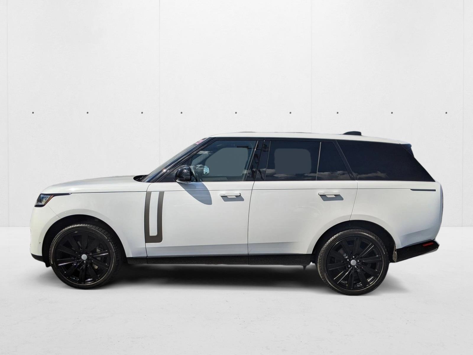2023 Land Rover Range Rover SE photo 6