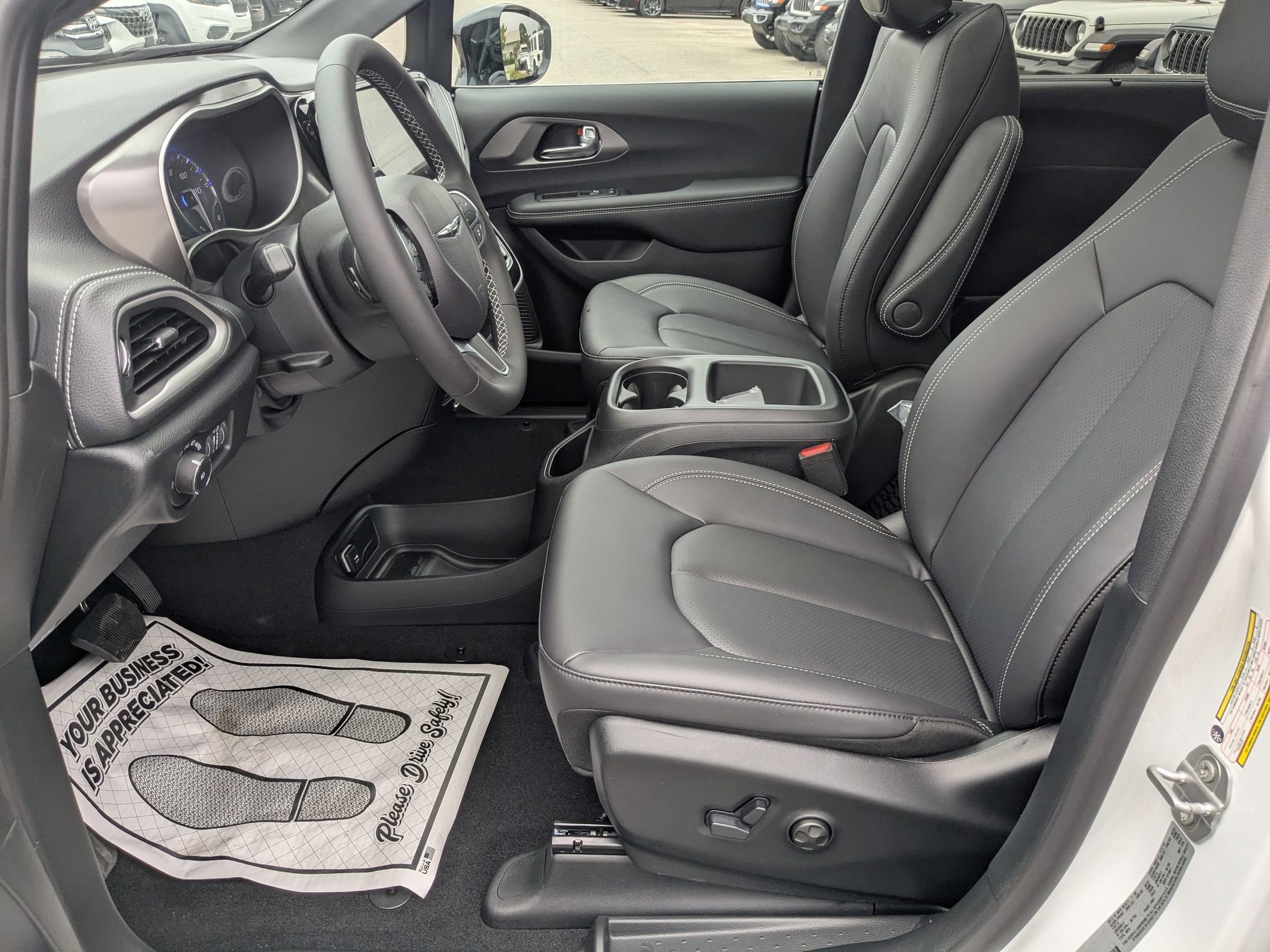 2026 Chrysler Pacifica photo 12