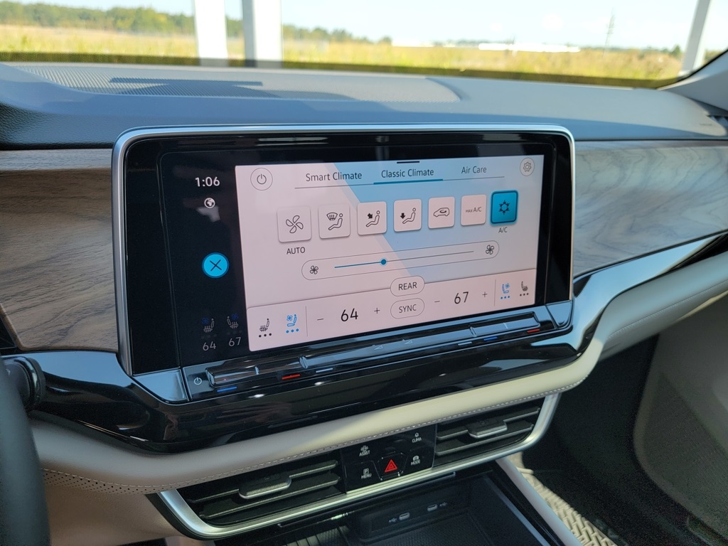 2025 Volkswagen Atlas SE Technology photo 31