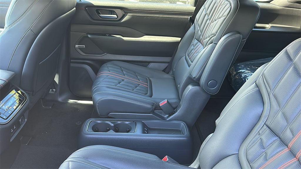 2026 Nissan Armada photo 25
