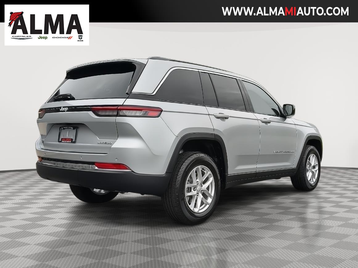 2025 Jeep Grand Cherokee Laredo X photo 3