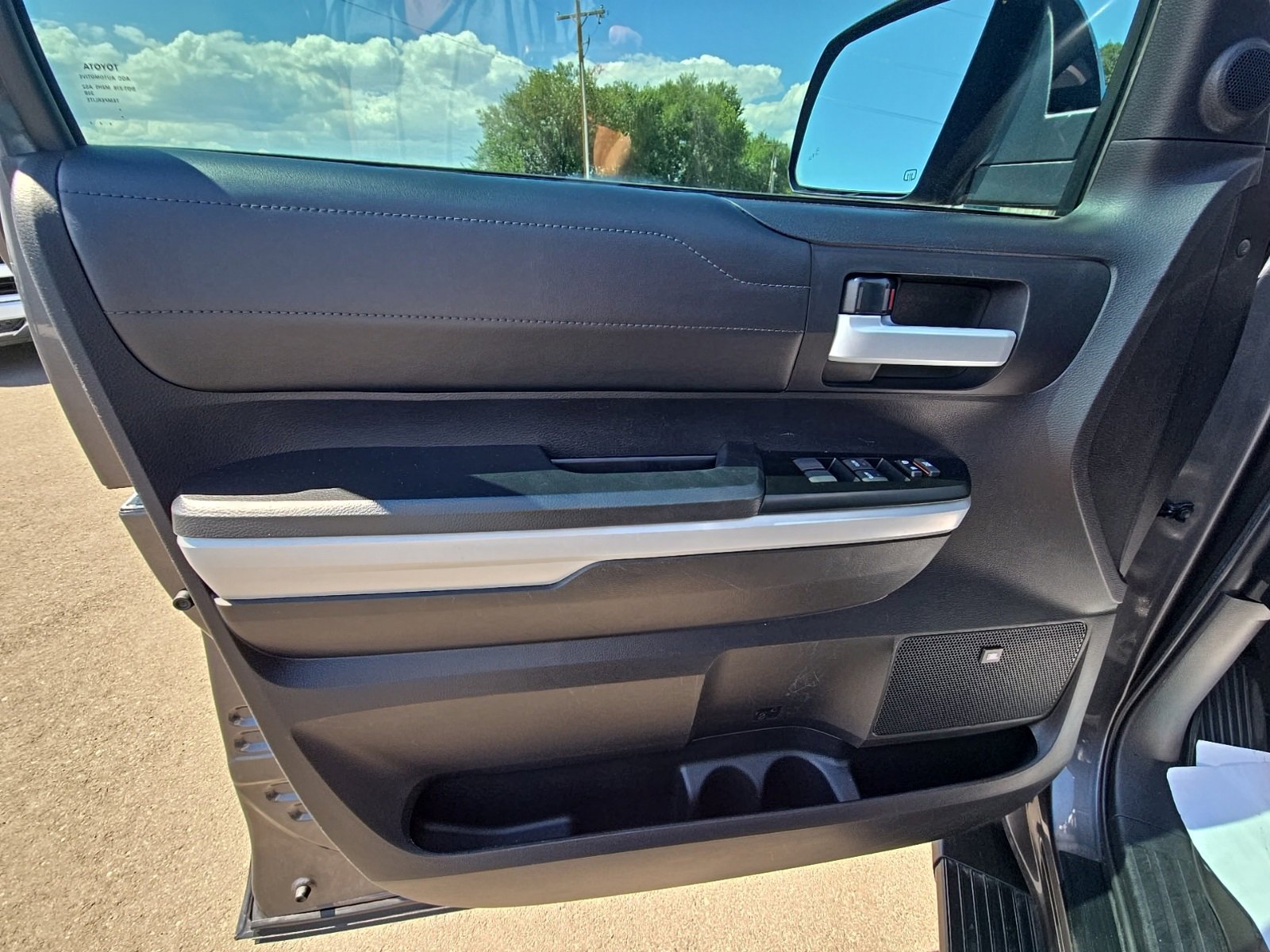 2021 Toyota Tundra Limited Grade photo 32
