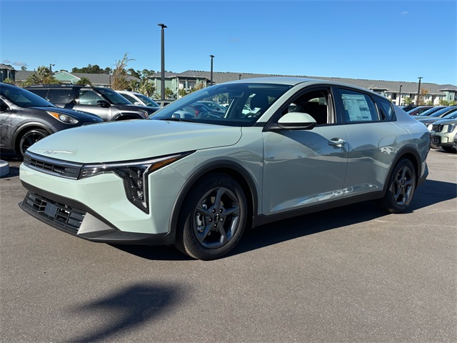 2025 Kia K4 LXS photo 2