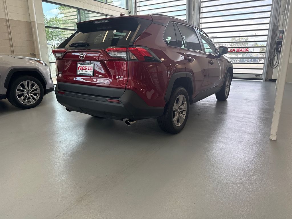 2023 Toyota RAV4 XLE photo 4