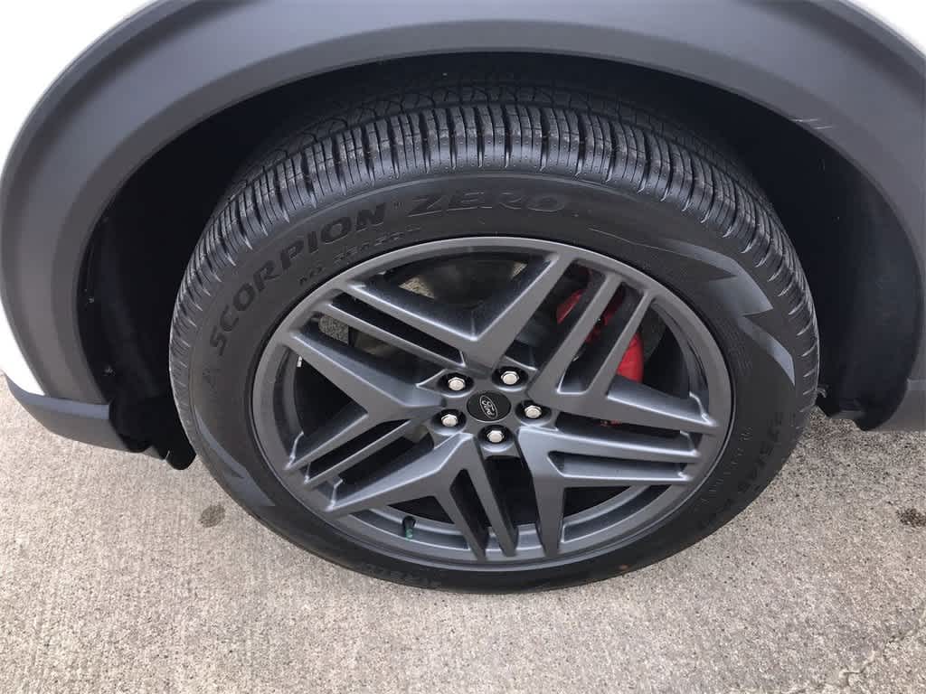 2025 Ford Explorer ST photo 10