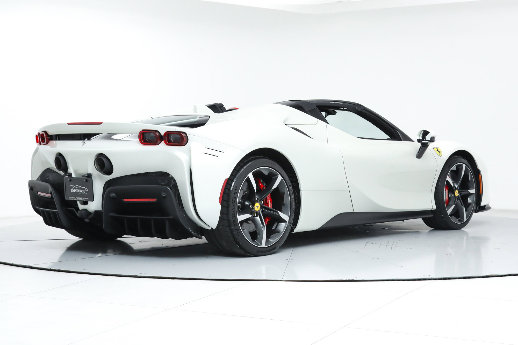 2025 Ferrari SF90 Spider photo 3