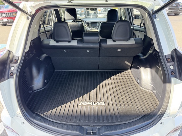 2016 Toyota RAV4 Limited photo 7
