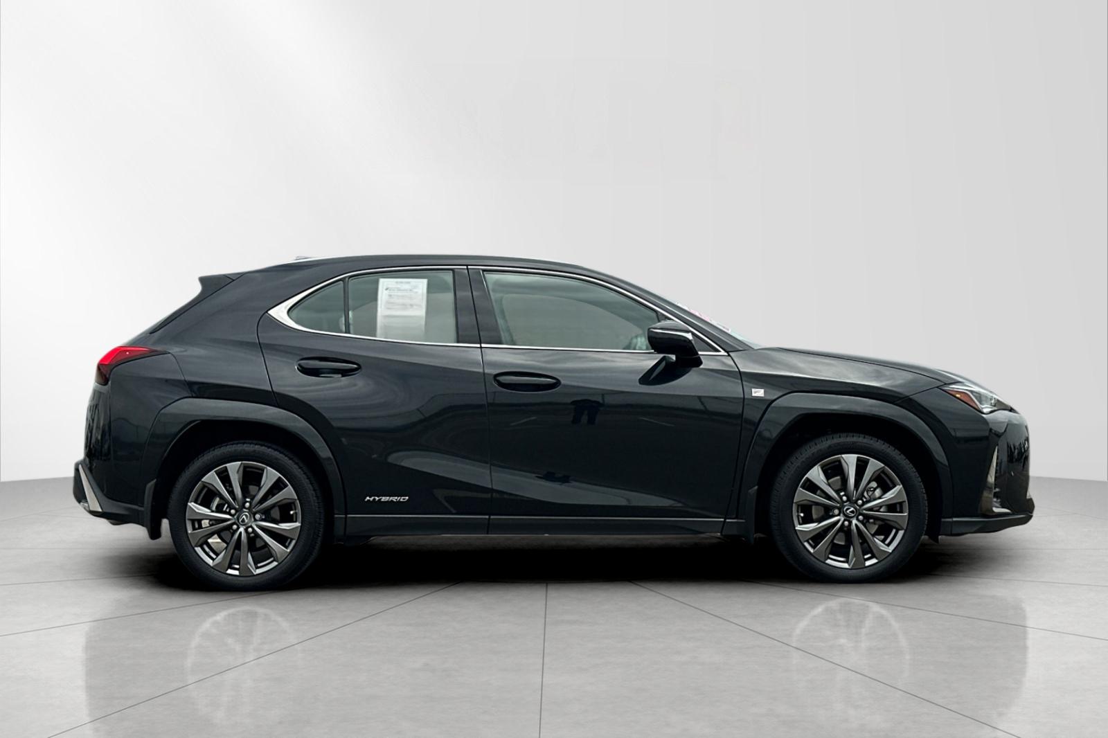 2022 Lexus UX 250h F SPORT photo 2