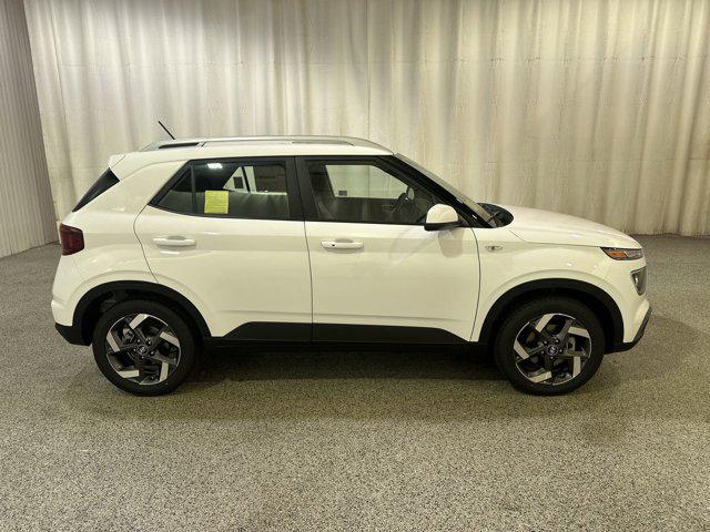 2025 Hyundai Venue SEL photo 4