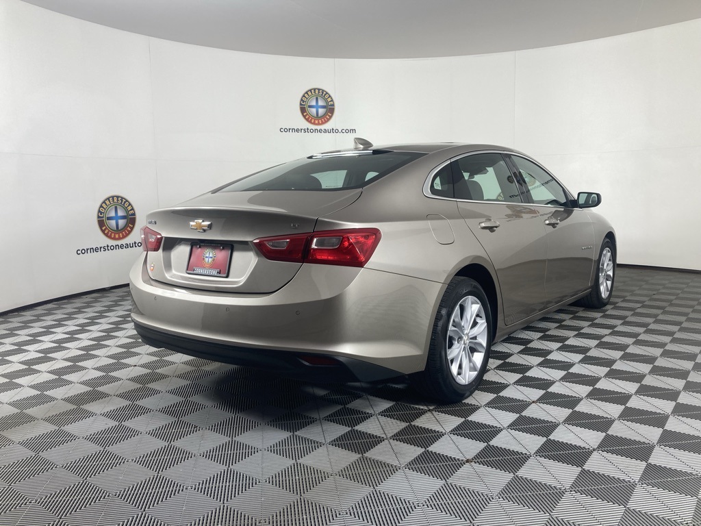 2024 Chevrolet Malibu 1LT photo 3