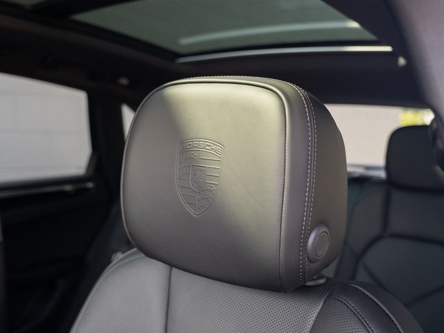 2026 Porsche Macan T photo 19