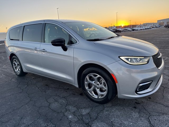 2024 Chrysler Pacifica Limited photo 3