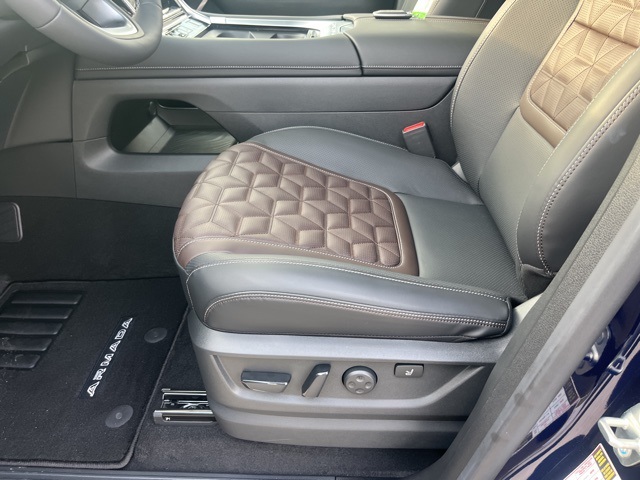 2025 Nissan Armada Platinum Reserve photo 5