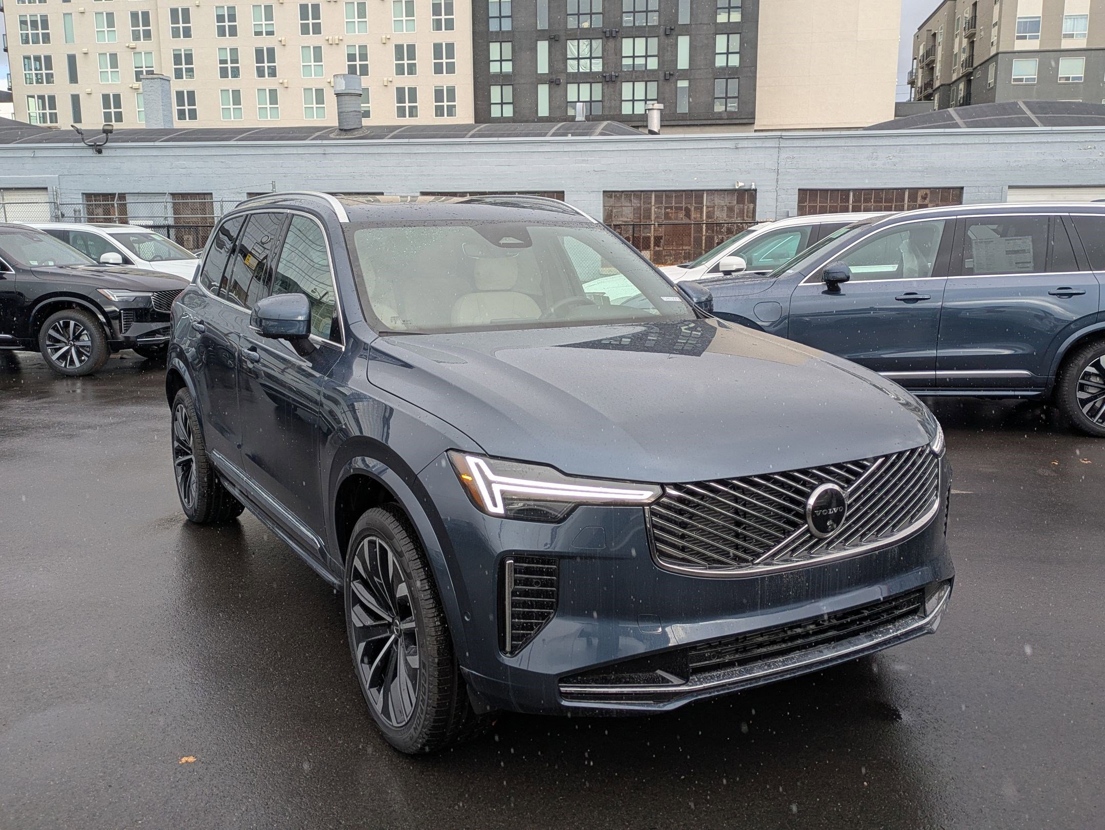 2026 Volvo XC90 Plus's photo
