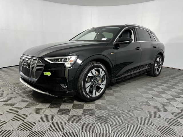 2023 Audi e-tron Premium Plus photo 2