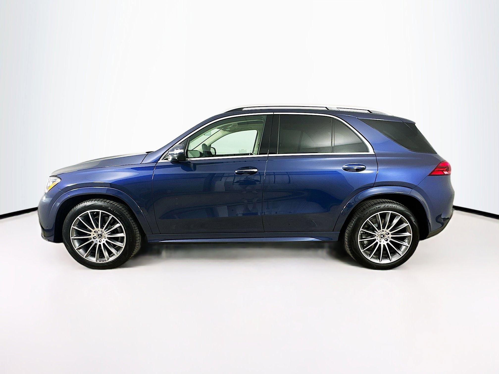 2025 Mercedes Benz GLE 350 4MATIC photo 2
